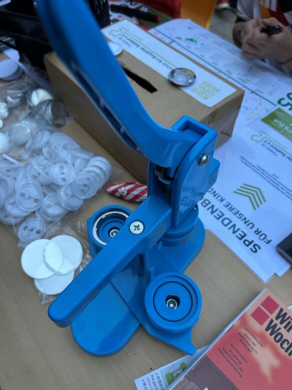Buttonmaschine