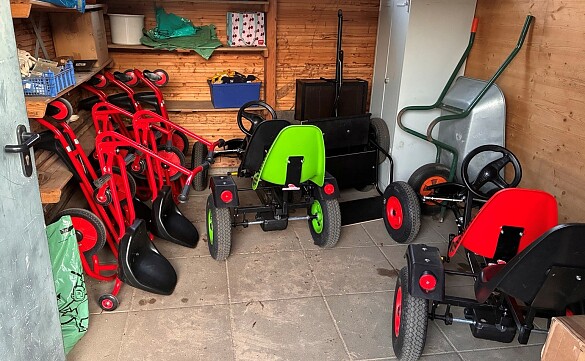 Schuppen mit unseren Fahrzeugen