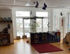 Ganztagsraum Leseecke und Gruppentische